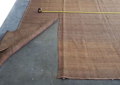 Estrechamiento kilim cortando un trozo
